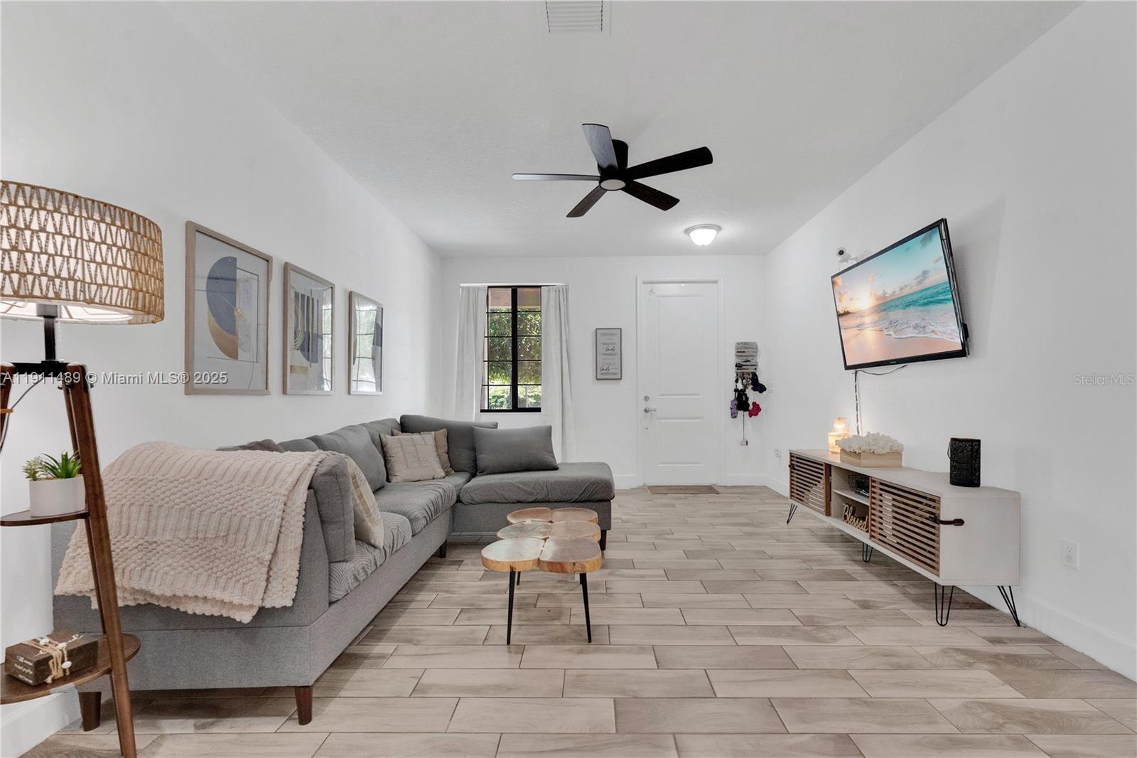 RESIDENCES AT PALM AIRE - Residential Lease