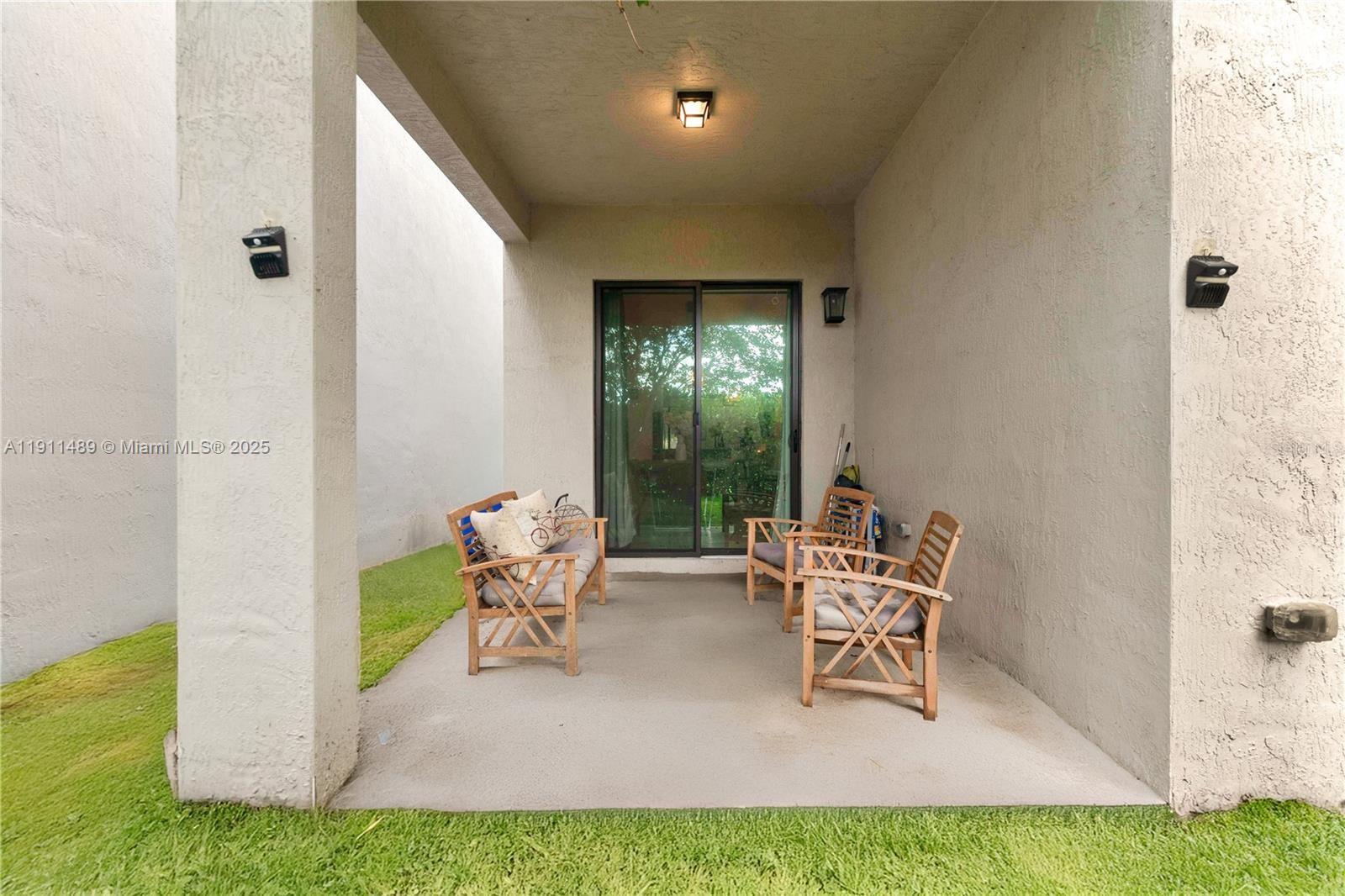 RESIDENCES AT PALM AIRE - Residential Lease