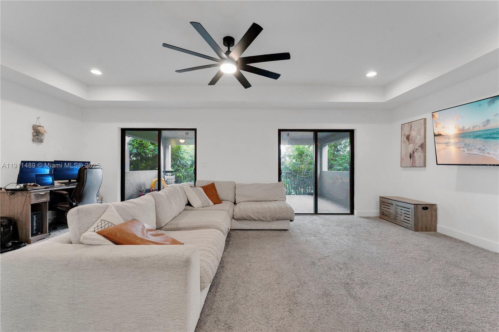 RESIDENCES AT PALM AIRE - Residential Lease