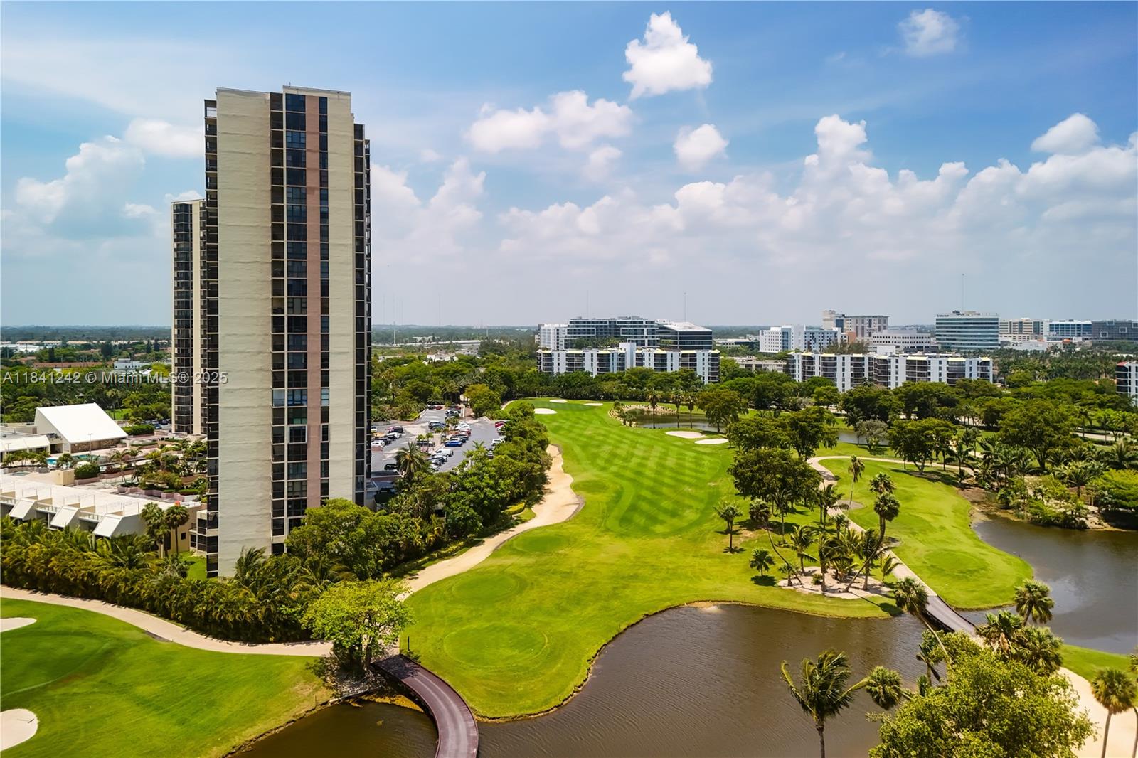 Gorgeous apartment 2-2, on the Aventura Golf Course, total remodeled, ceramic floors. Spectacular panoramic views of the City, Ocean. Is a few steps to Aventura Mall, Restaurants, Hospitals, Supermarkets, Gulf Stream, Brightline Station Train etc. Don't forget this wonderful opportunity for luxury and convenience.