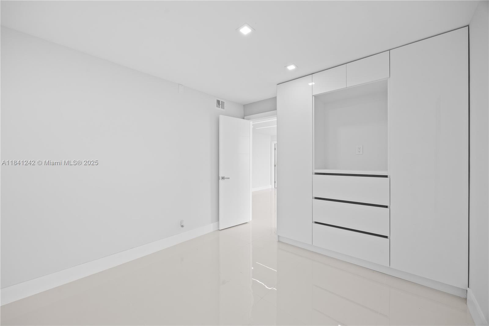 CORONADO CONDO- TOWER III - Residential