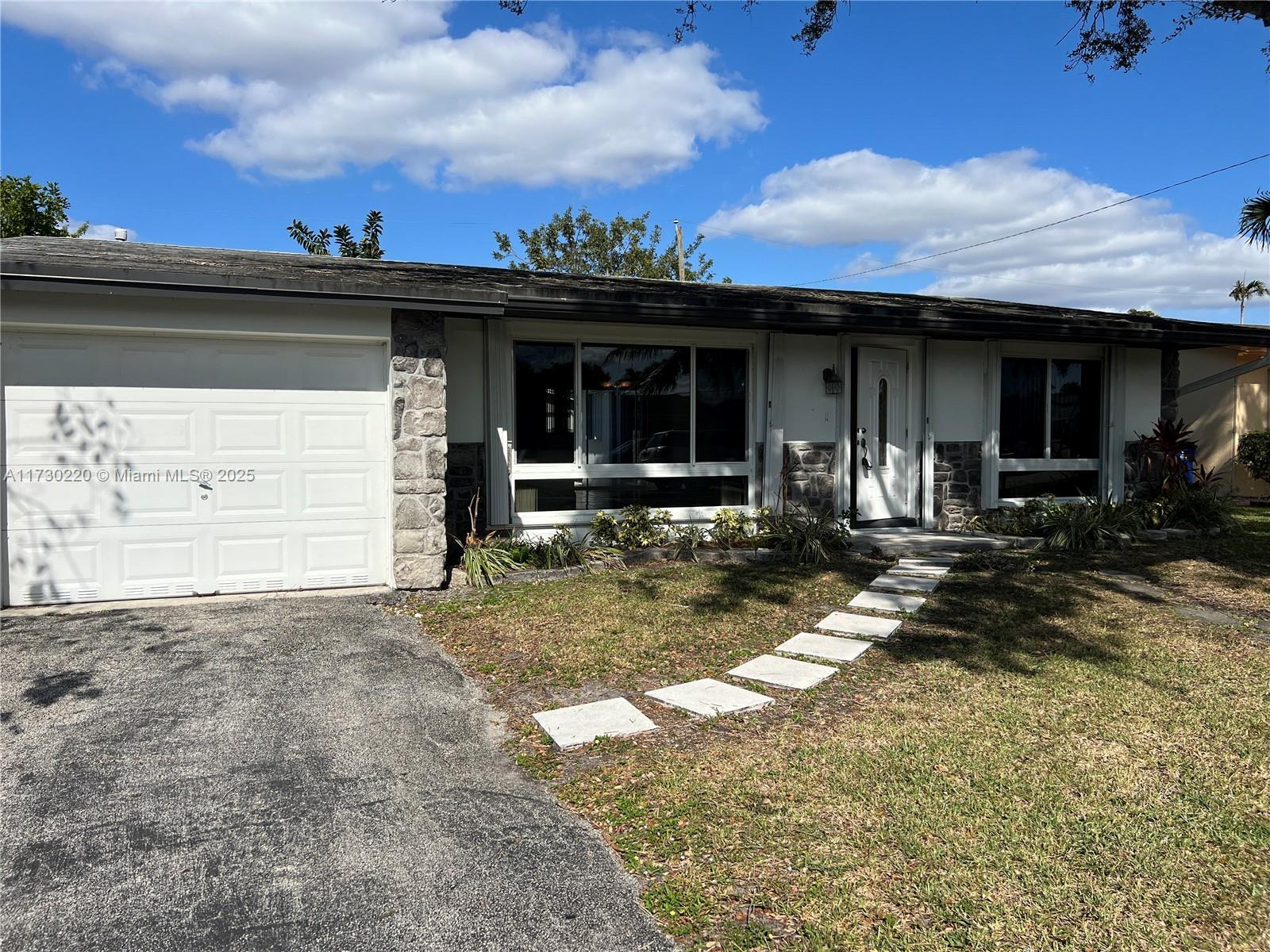 11361 Nw 37th St, Sunrise, Miami-Dade County, Florida - 3 Bedrooms  
3 Bathrooms - 