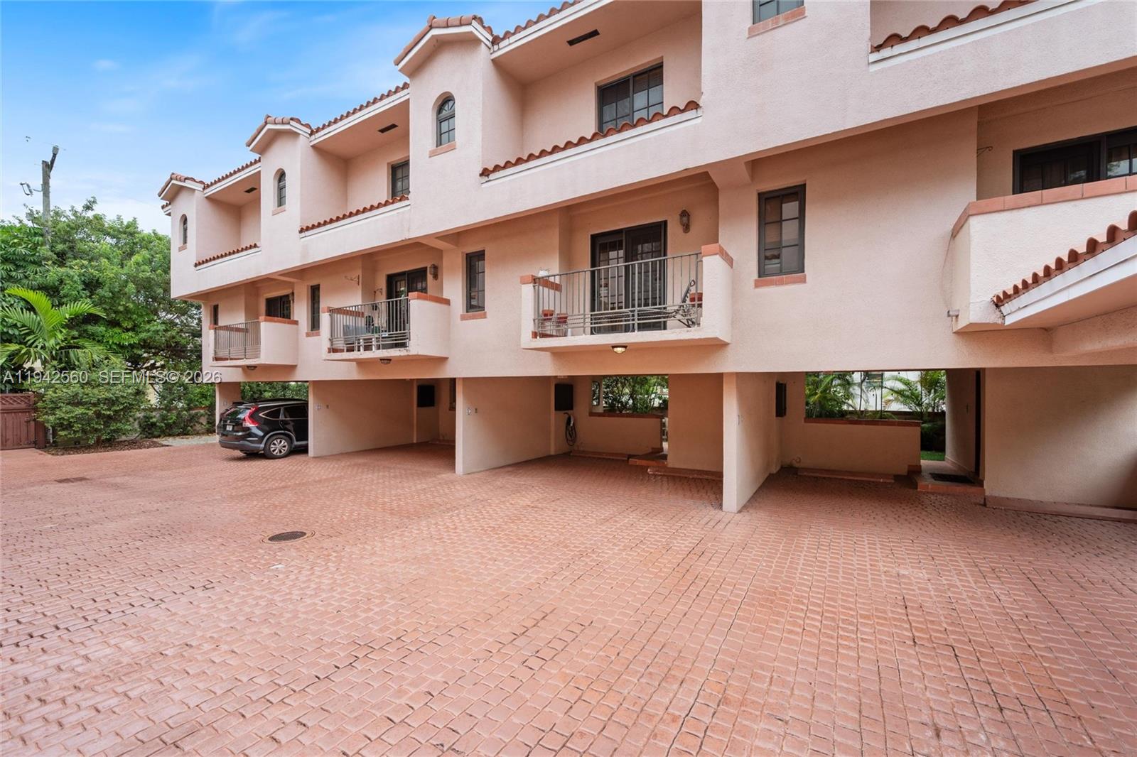 VILLAS DE MAJORCA CONDO - Residential