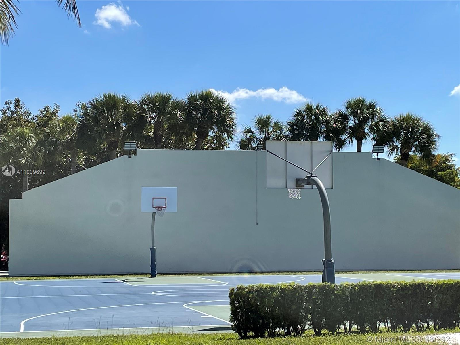 TOWNHOMES OF DORAL PLACE - Residential