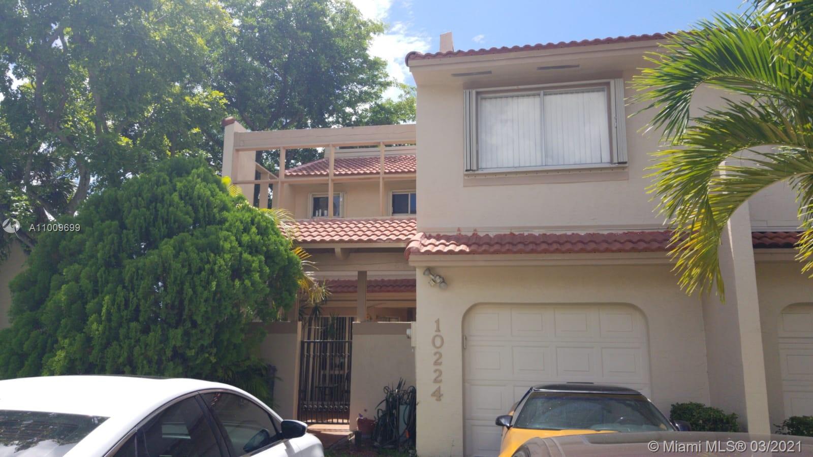 TOWNHOMES OF DORAL PLACE - Residential