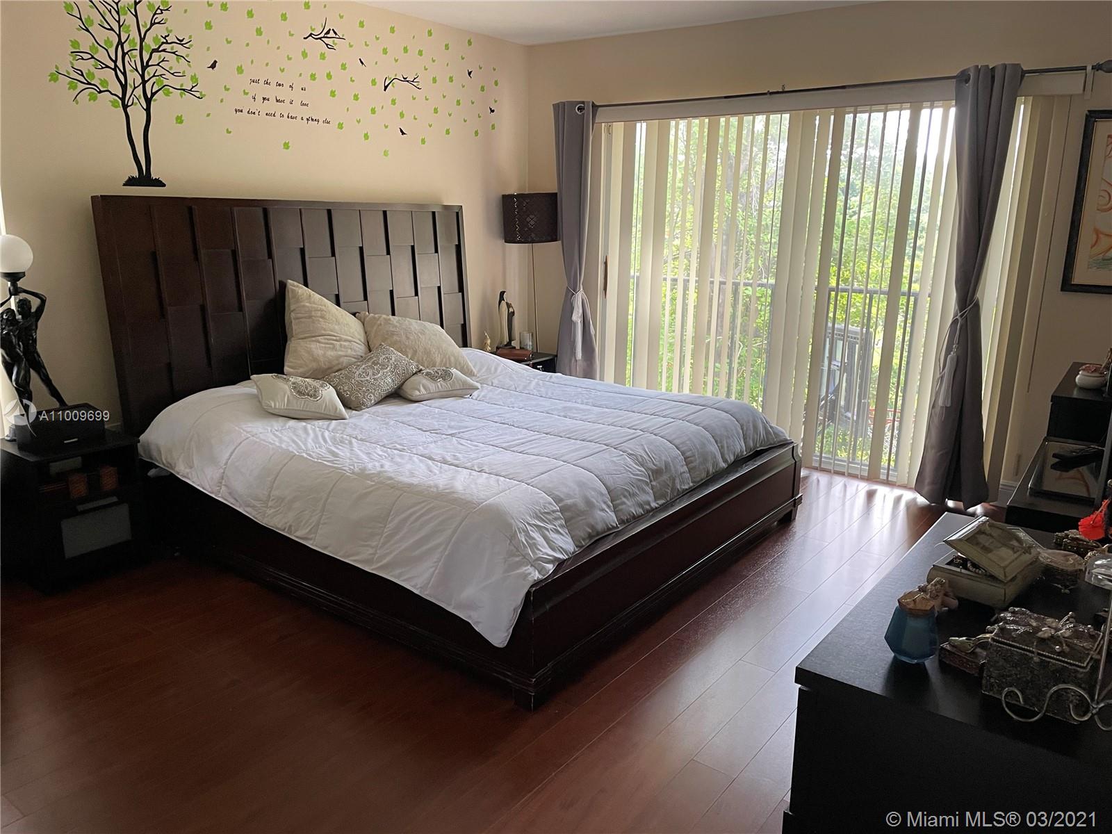 TOWNHOMES OF DORAL PLACE - Residential