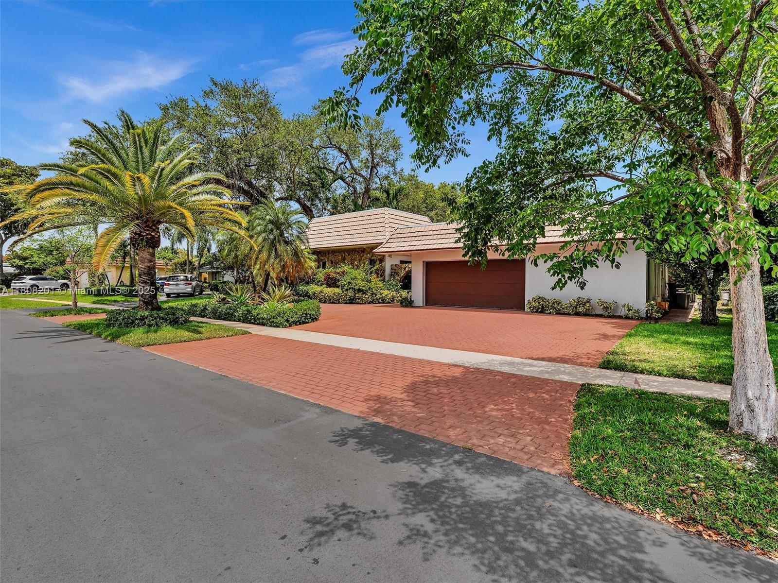 3121 N 52nd Ave