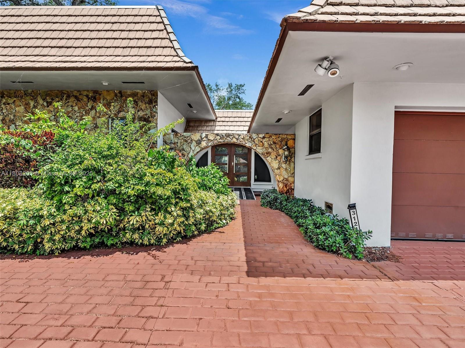 3121 N 52nd Ave