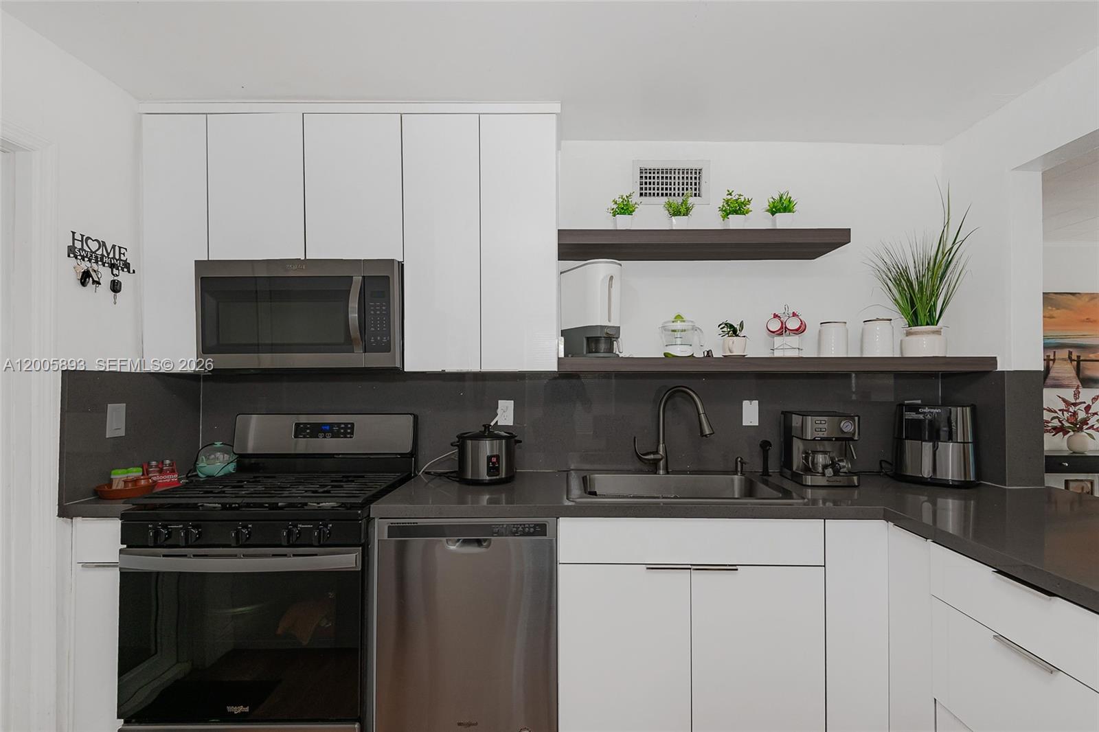 FLAMINGO ESTATES - Residential