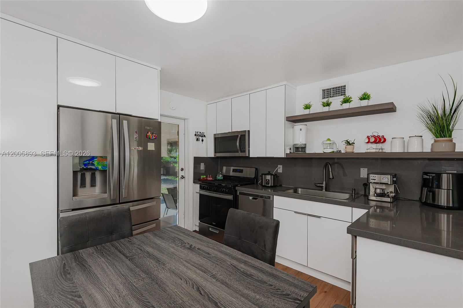 FLAMINGO ESTATES - Residential