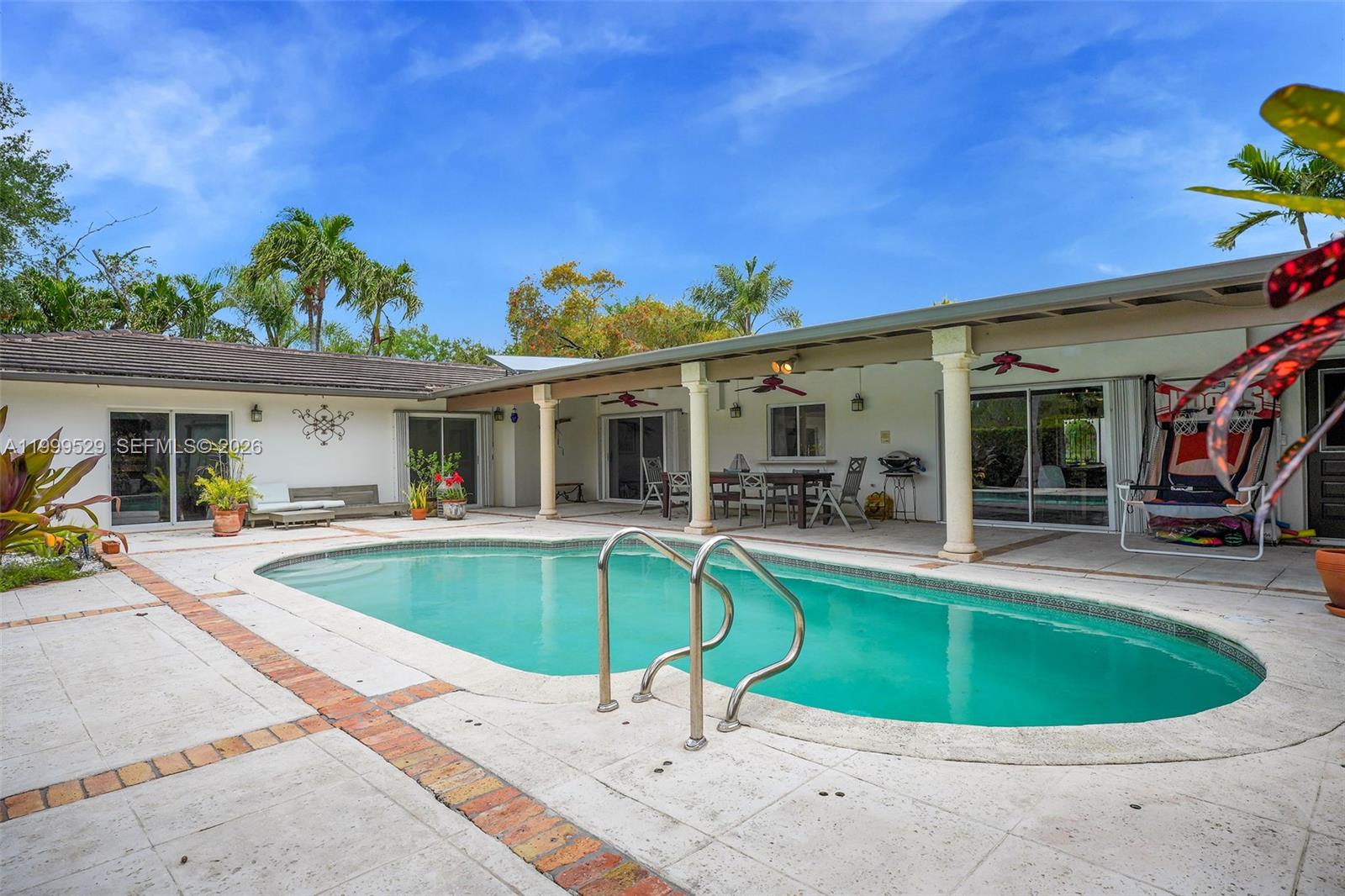 OLD CUTLER PINES THE - Residential Lease