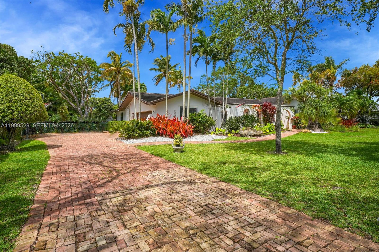 OLD CUTLER PINES THE - Residential Lease