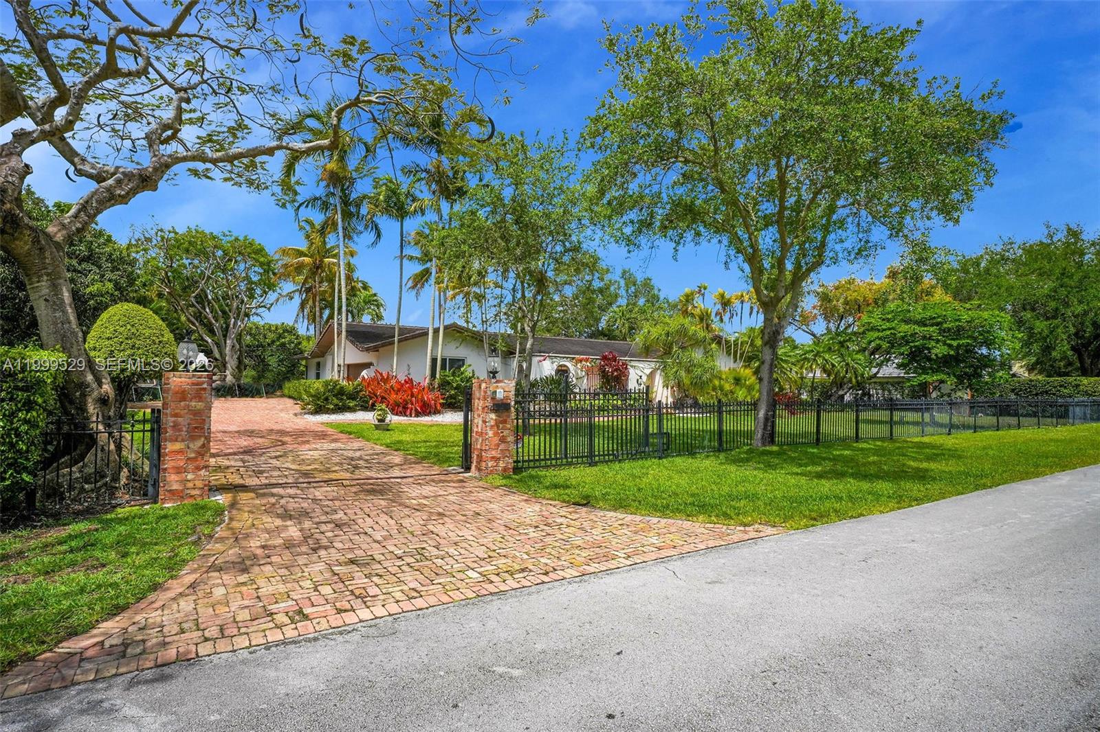 OLD CUTLER PINES THE - Residential Lease