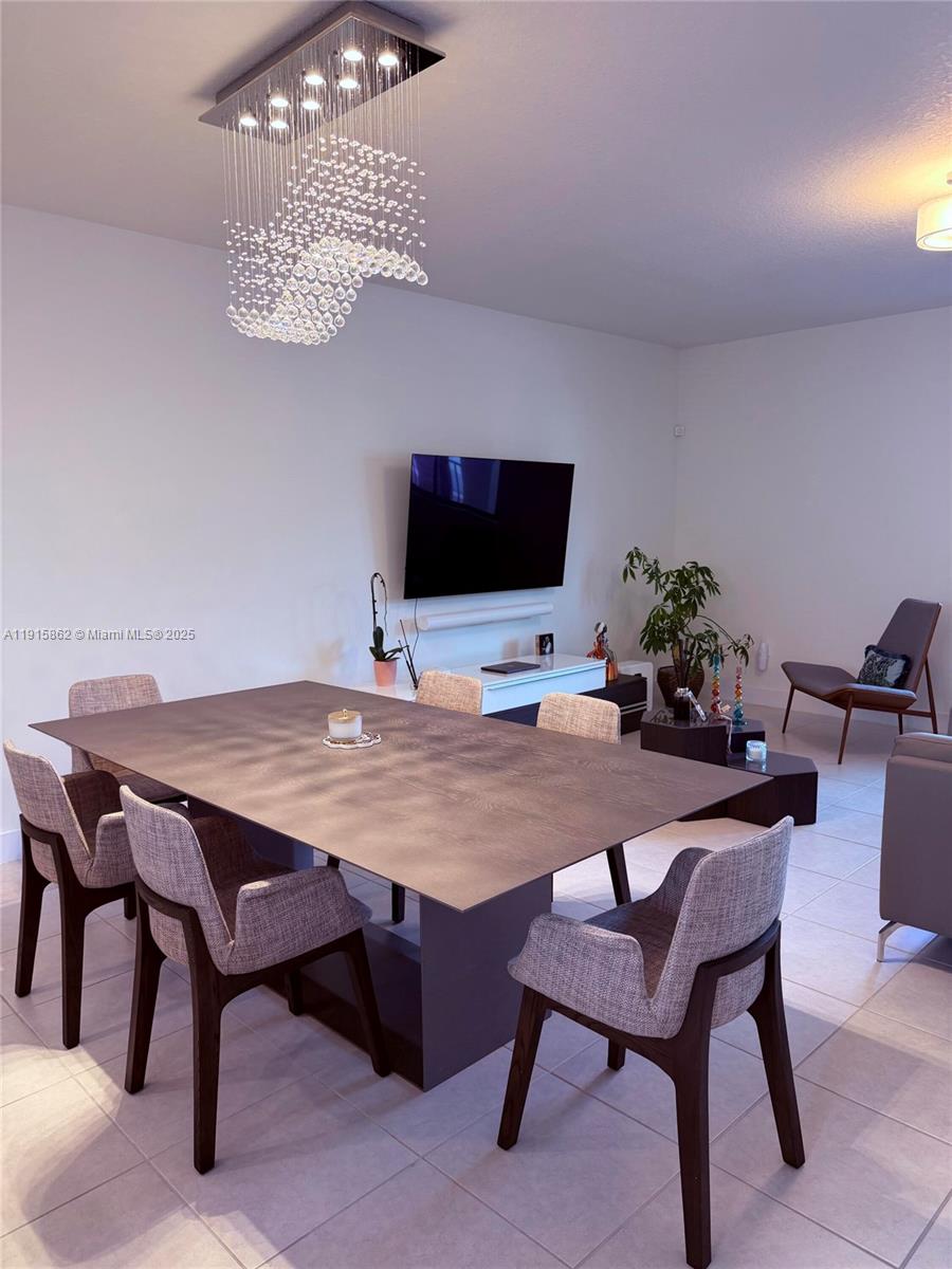 DOWNTOWN DORAL SOUTH PHAS - Residential