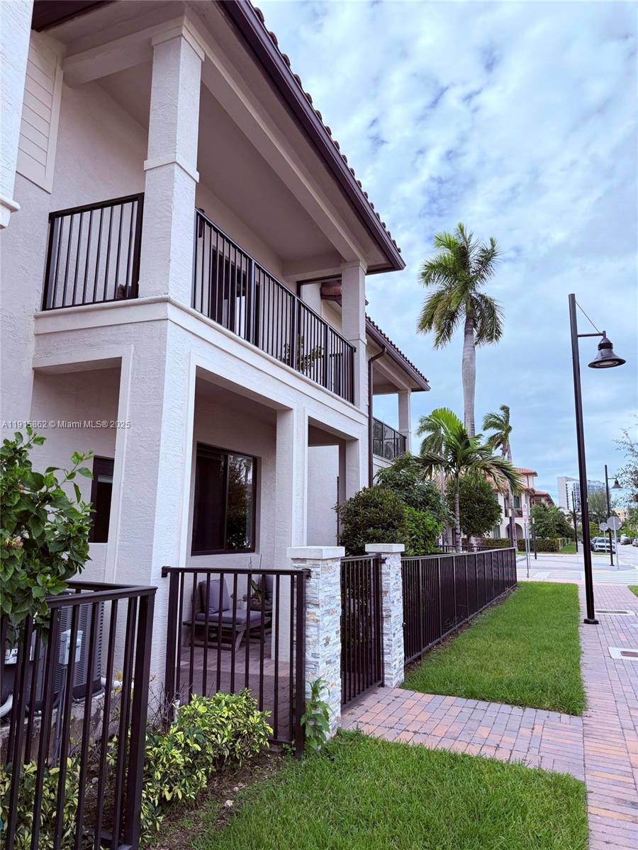 DOWNTOWN DORAL SOUTH PHAS - Residential