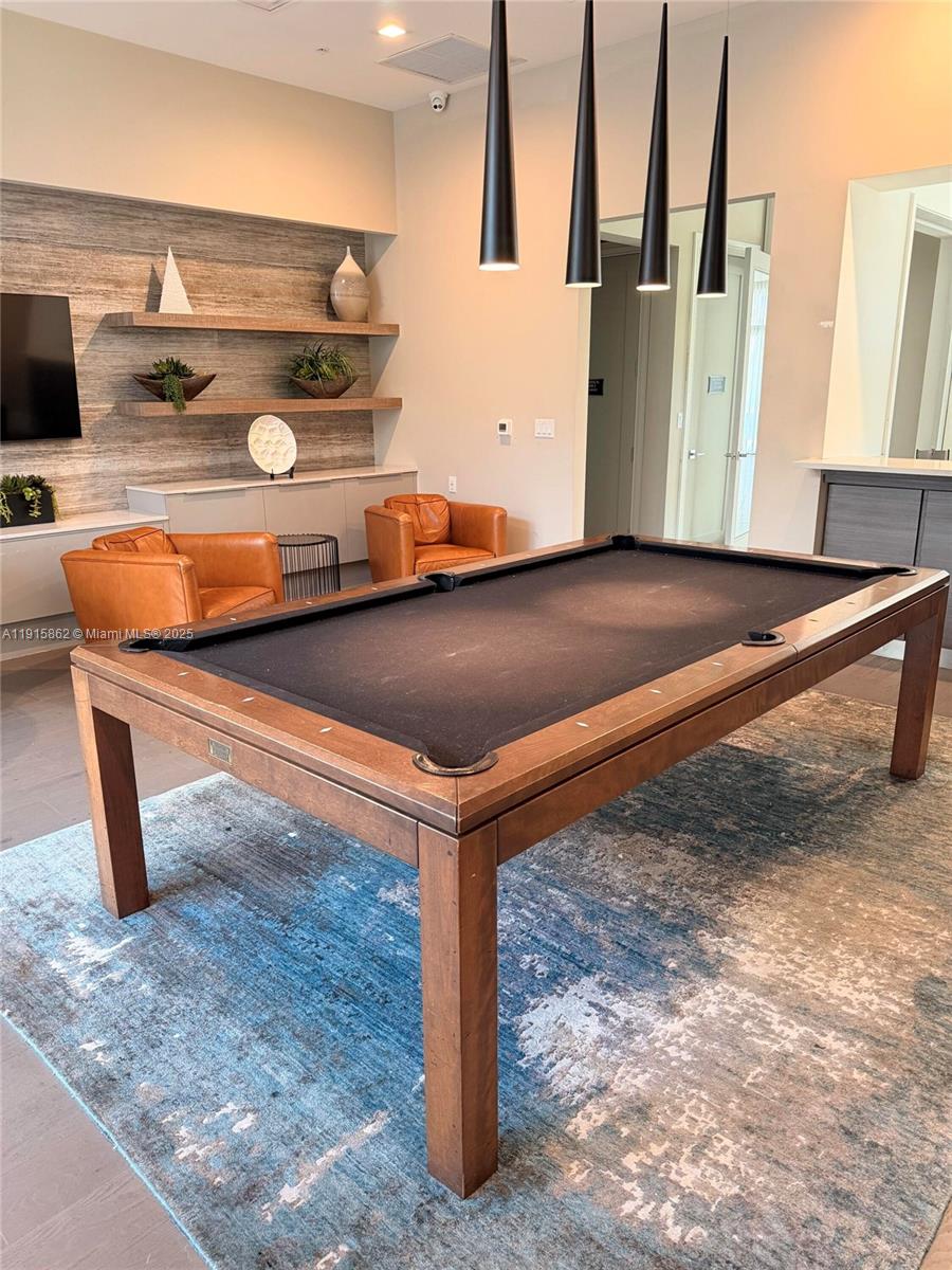 DOWNTOWN DORAL SOUTH PHAS - Residential