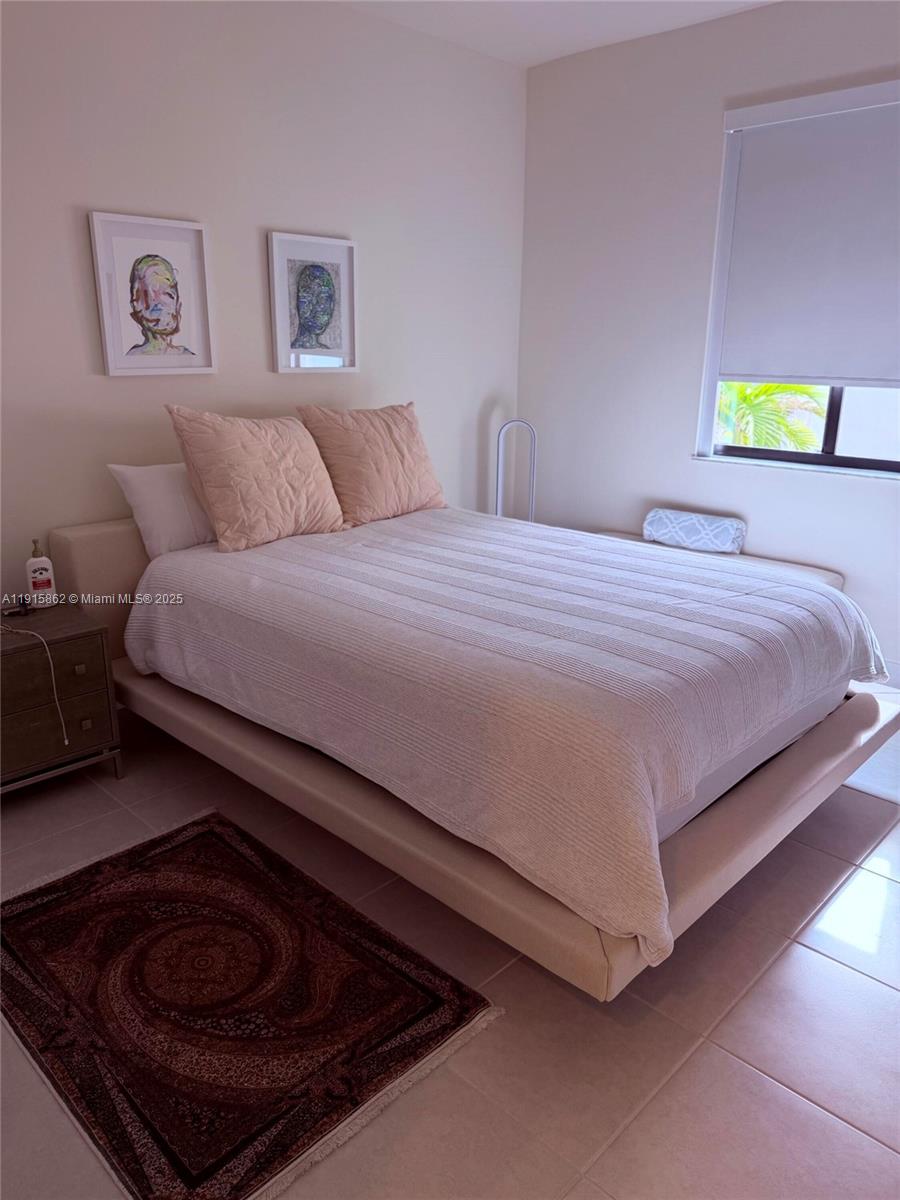 DOWNTOWN DORAL SOUTH PHAS - Residential