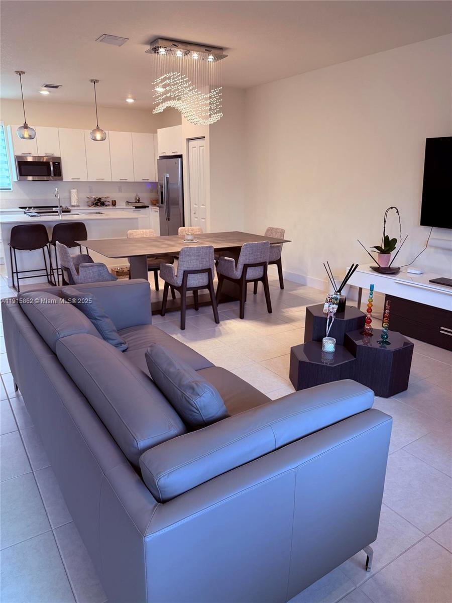 DOWNTOWN DORAL SOUTH PHAS - Residential