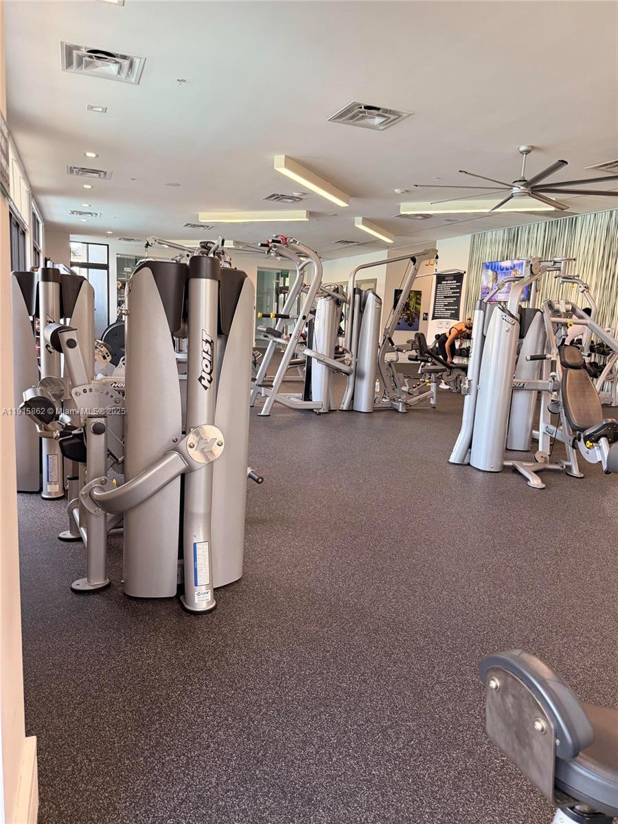 DOWNTOWN DORAL SOUTH PHAS - Residential