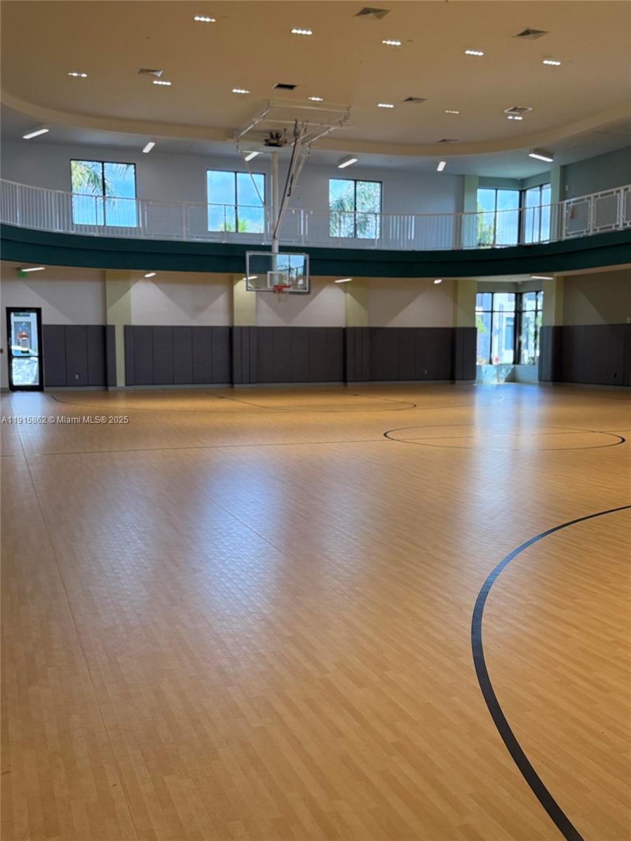 DOWNTOWN DORAL SOUTH PHAS - Residential