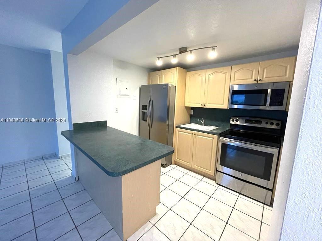 4275 Nw South Tamiami Canal Dr 2-108, Miami, Broward County, Florida - 1 Bedrooms  
1 Bathrooms - 