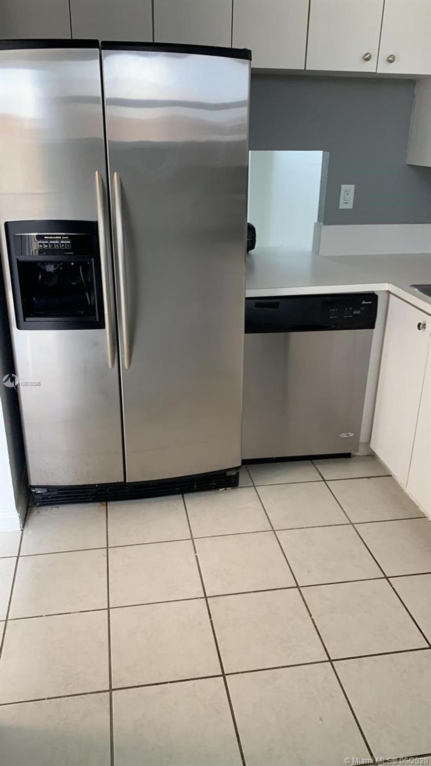 1 bedroom and 1 bathroom apartment with balcony overseeing Oleta Park and partial bay view with 792 Sq.Ft. Minutes from Aventura Mall, a couple of blocks from Biscayne Blvd and Collins Ave.