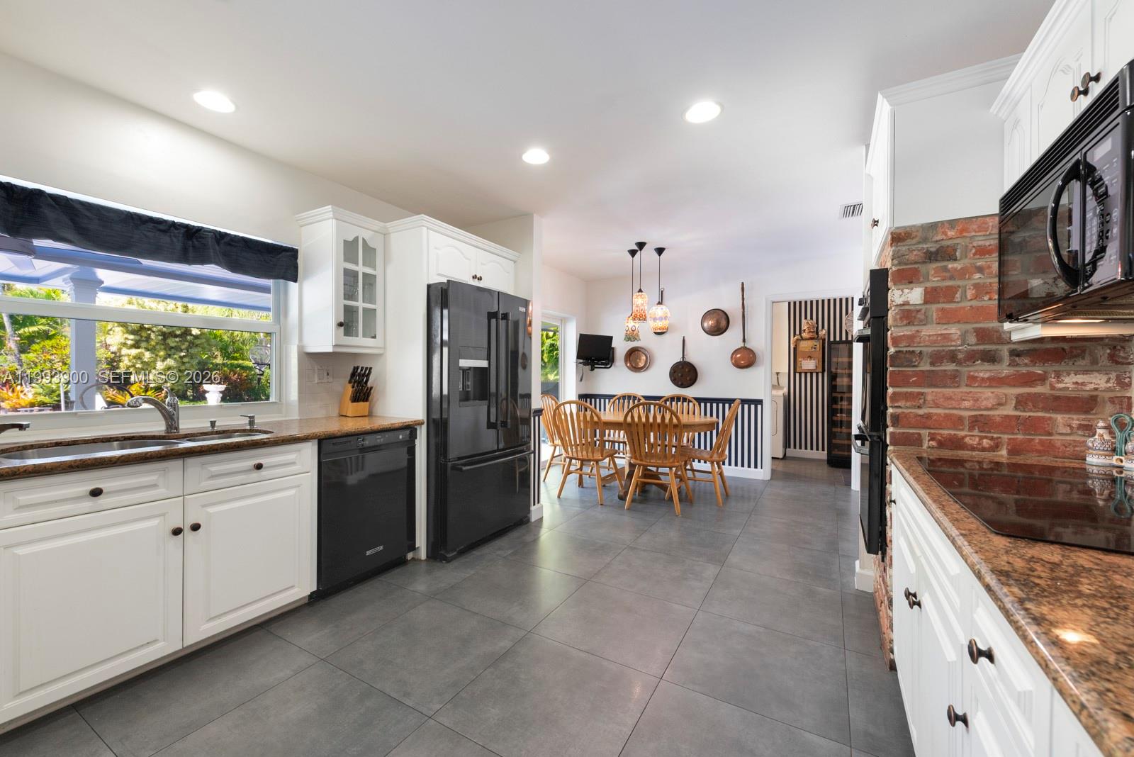 PALMETTO COURT - Residential