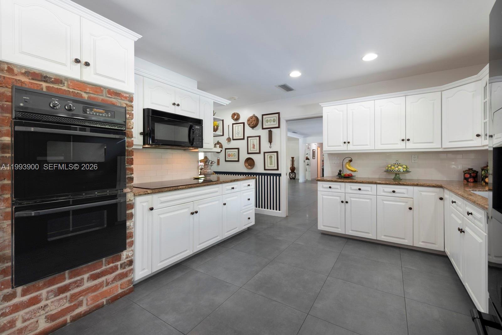 PALMETTO COURT - Residential