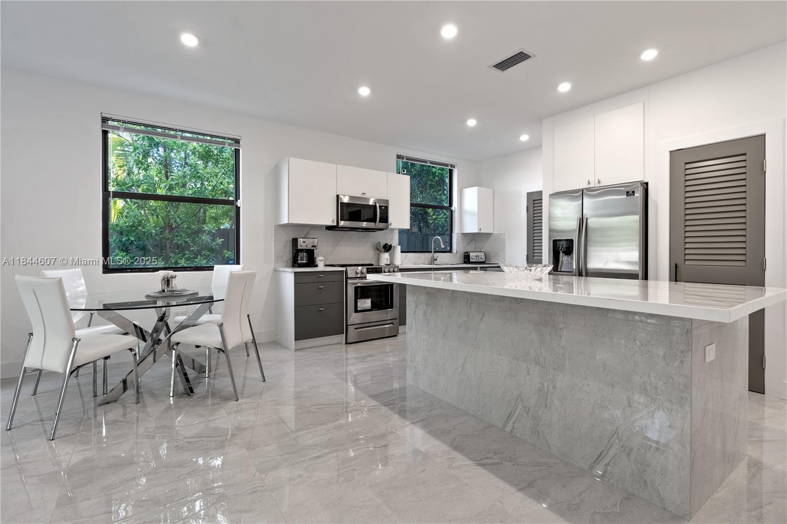 2887 SW 33rd Ave