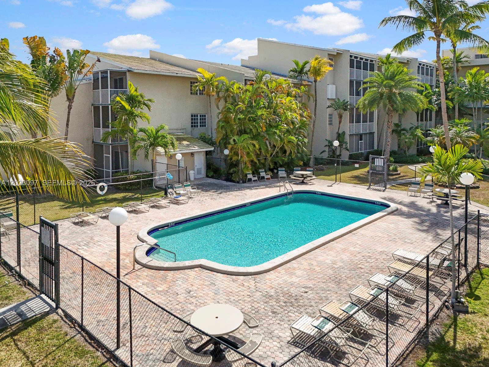 COVE CONDO PHASE I - Residential