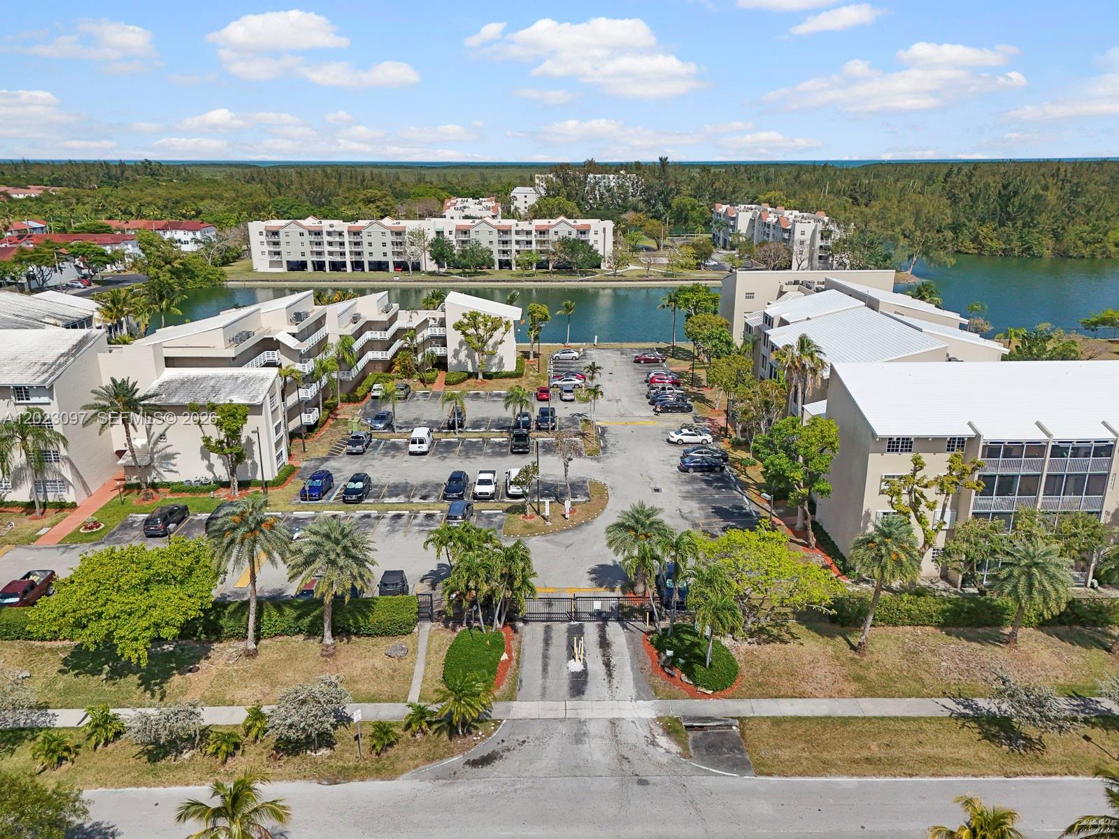 COVE CONDO PHASE I - Residential