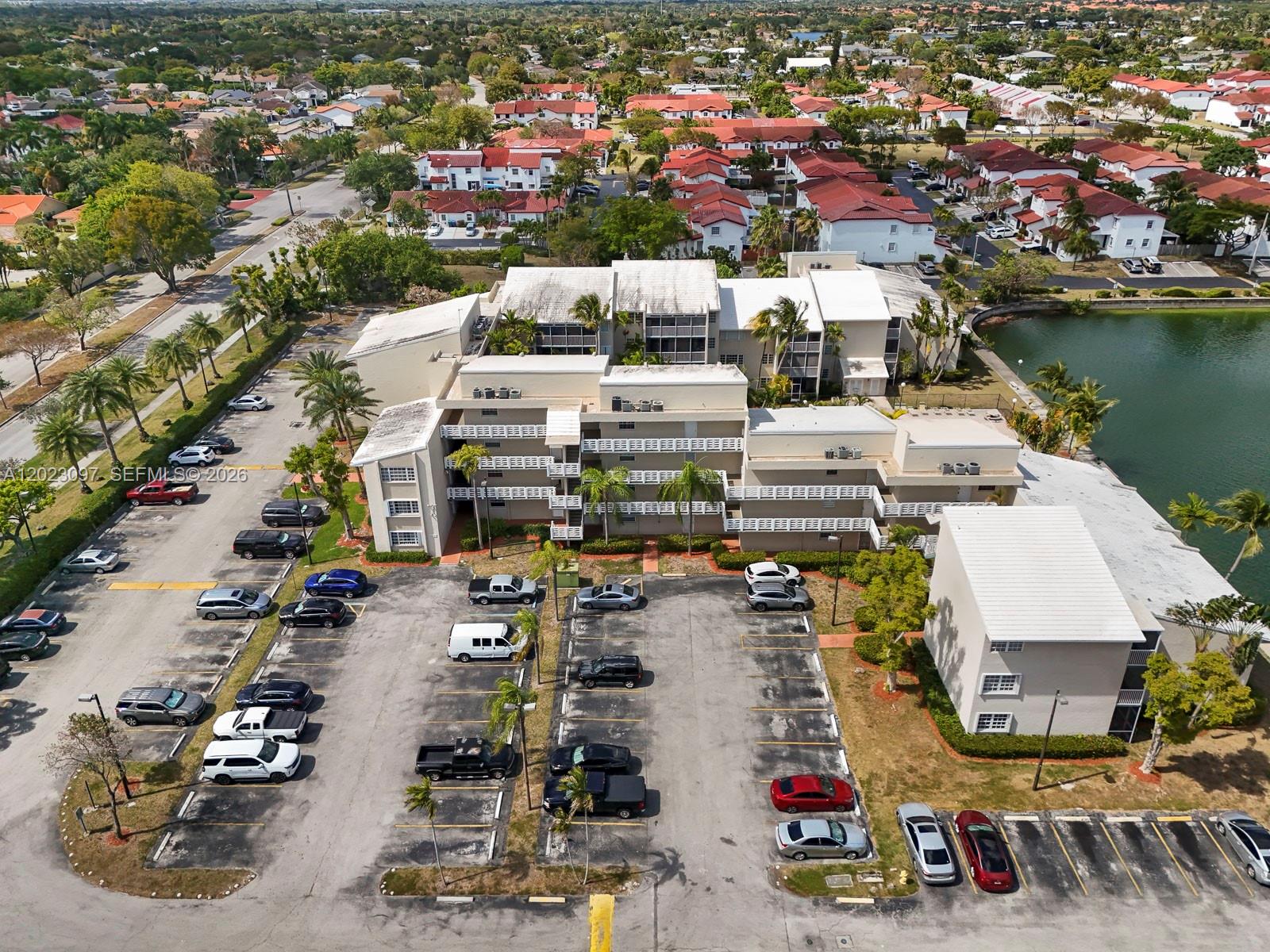COVE CONDO PHASE I - Residential