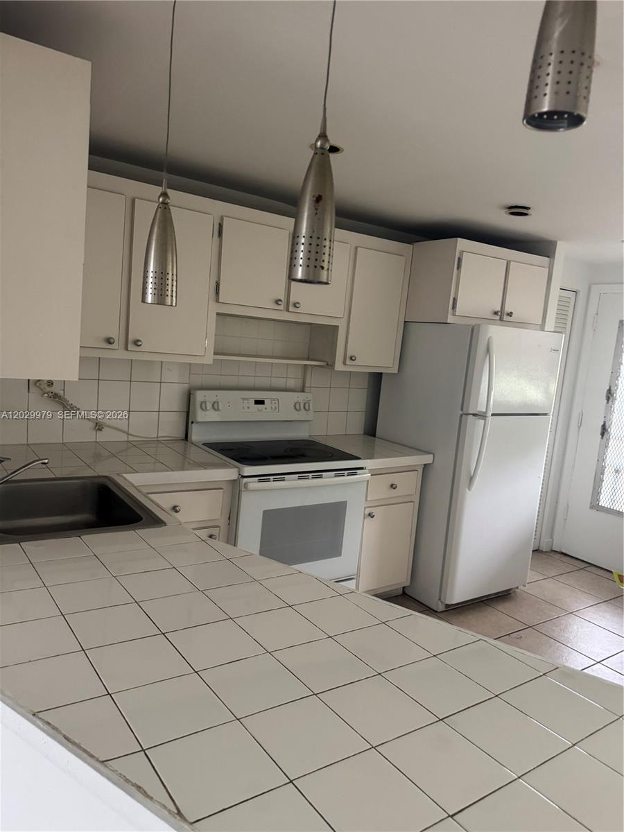 1710 NE 191st St 411-3
