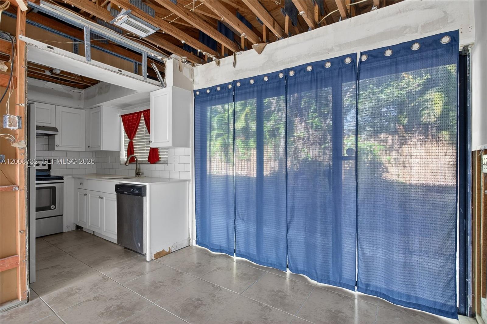 PALM SPRINGS VILLAGE COND - Residential