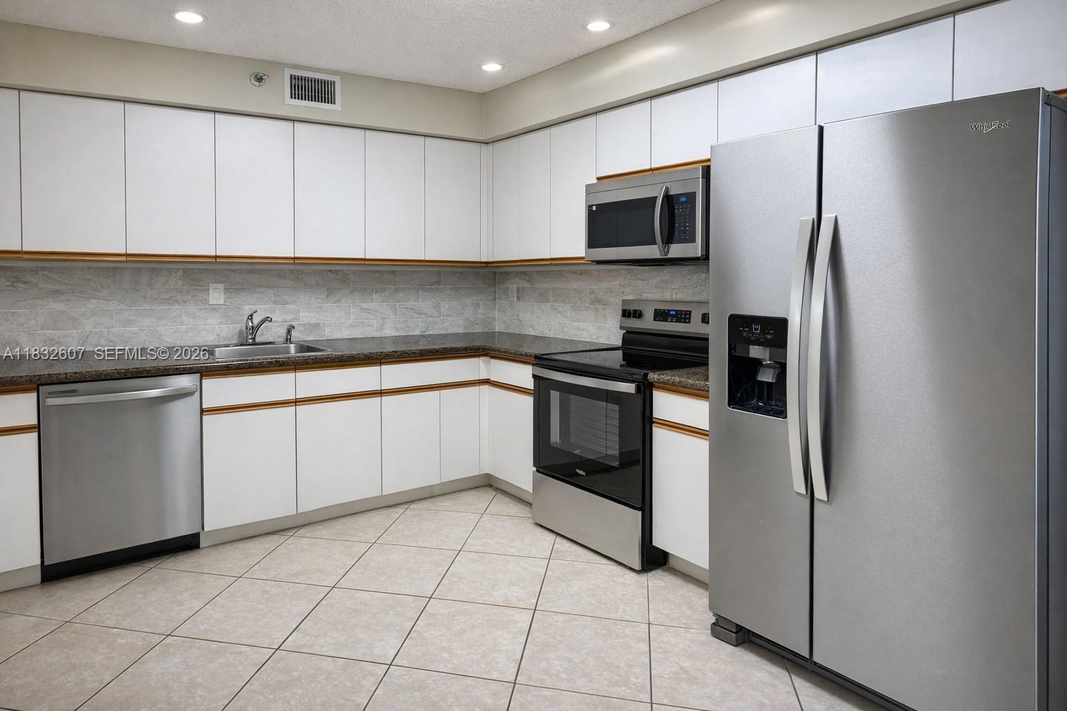 MYSTIC POINTE TOWER 500 C - Residential