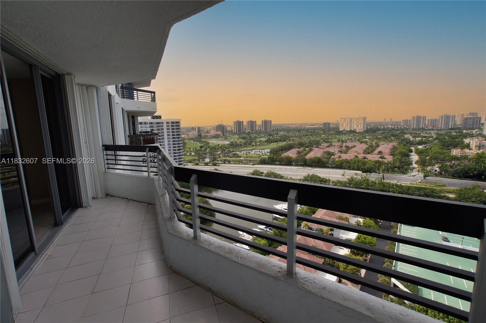 MYSTIC POINTE TOWER 500 C - Residential