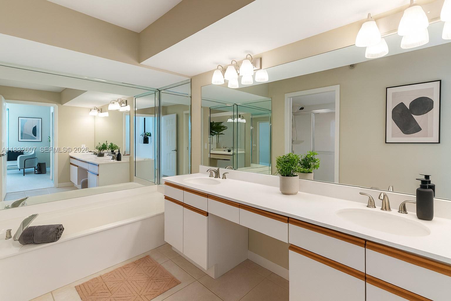 MYSTIC POINTE TOWER 500 C - Residential