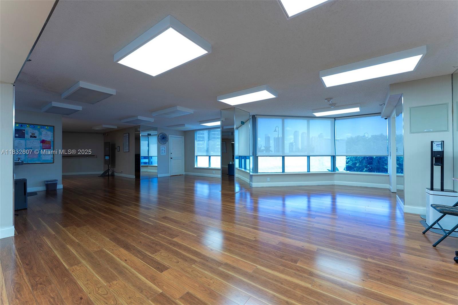 MYSTIC POINTE TOWER 500 C - Residential