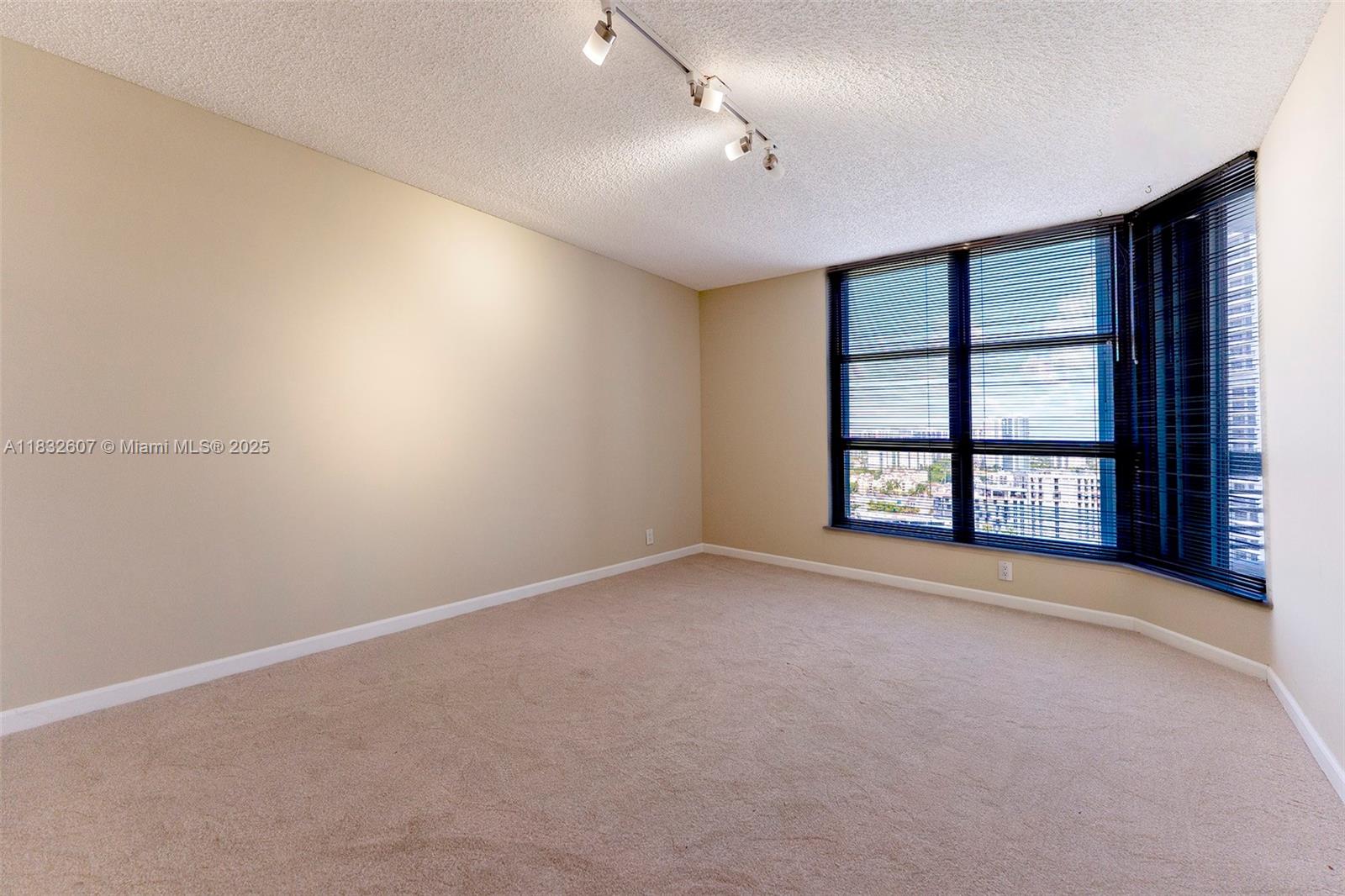 MYSTIC POINTE TOWER 500 C - Residential