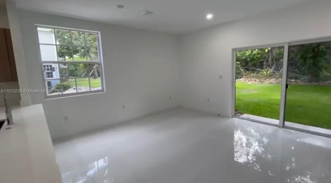 BAHIA DELRAY TOWNHOMES CO - Residential Lease