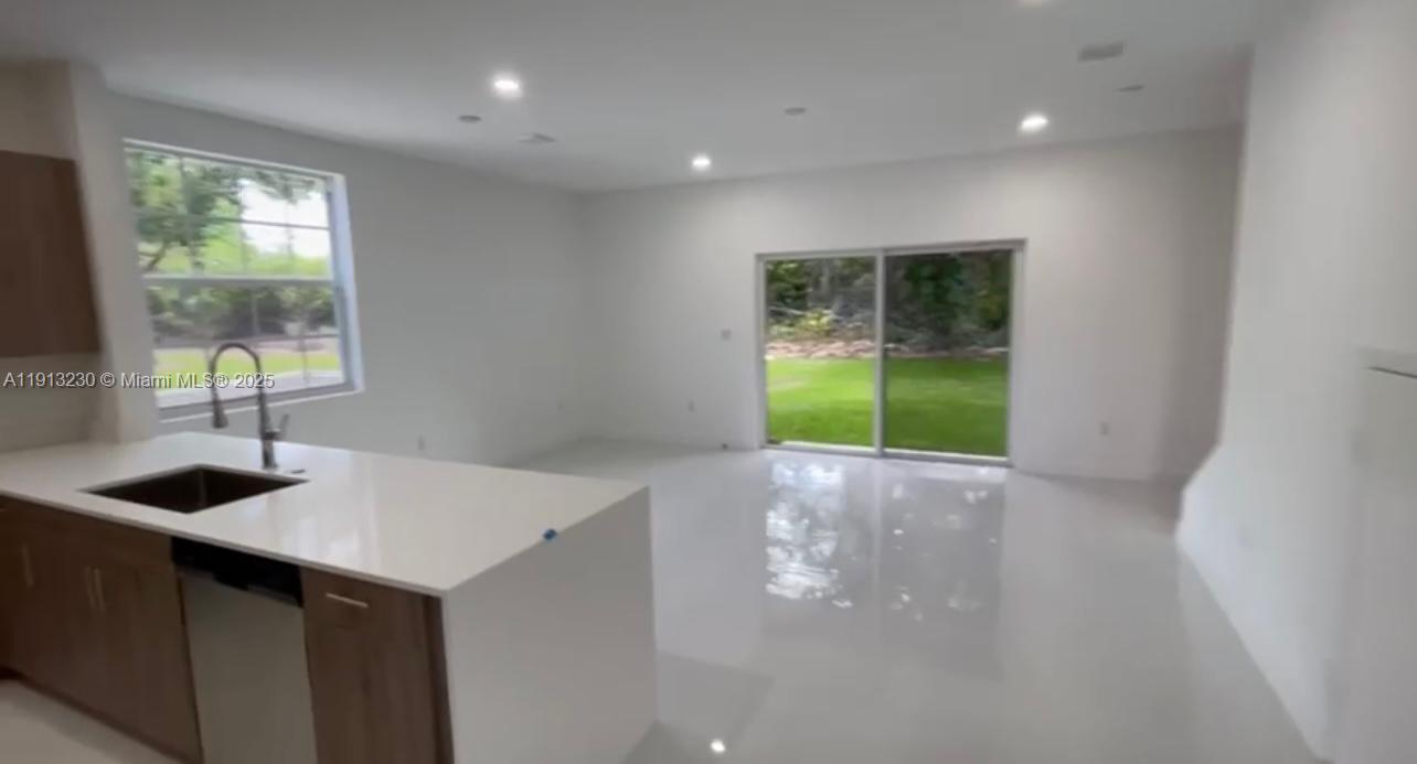 BAHIA DELRAY TOWNHOMES CO - Residential Lease