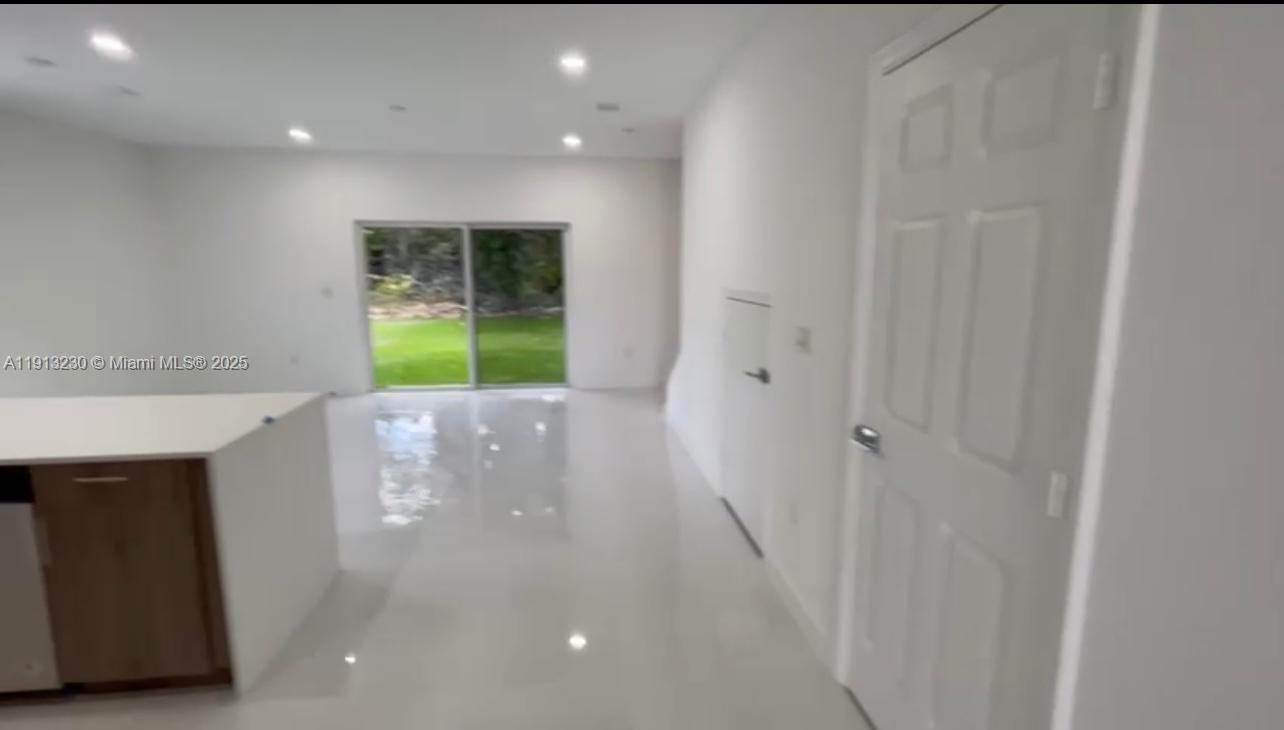 BAHIA DELRAY TOWNHOMES CO - Residential Lease