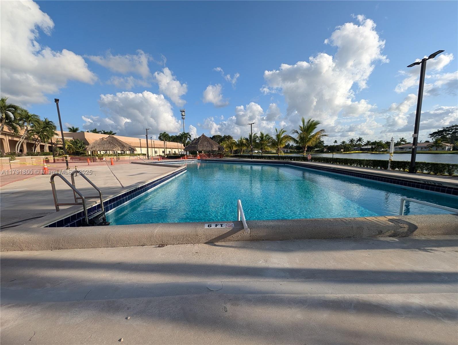 310 Lakeview Dr 105