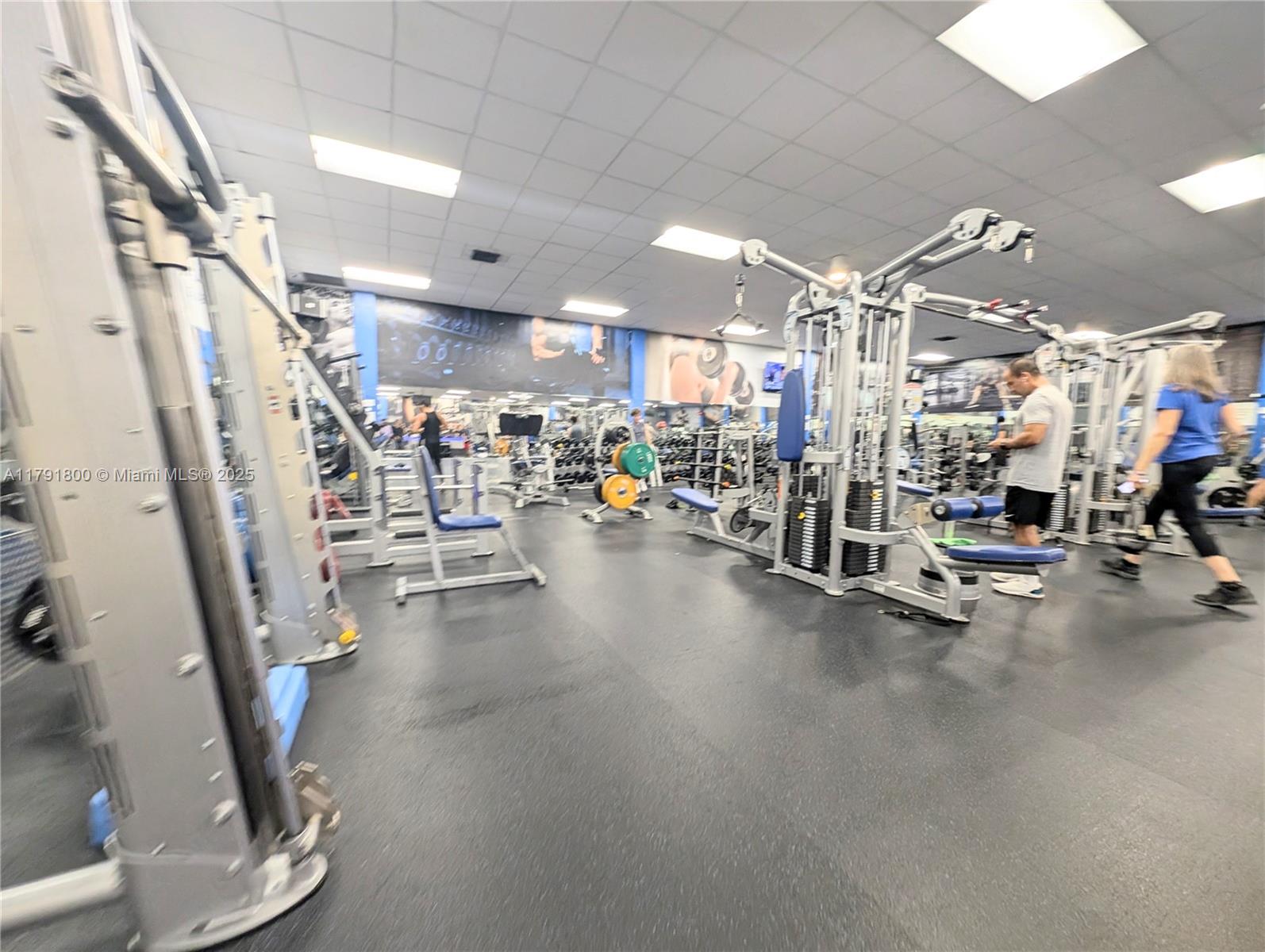 310 Lakeview Dr 105
