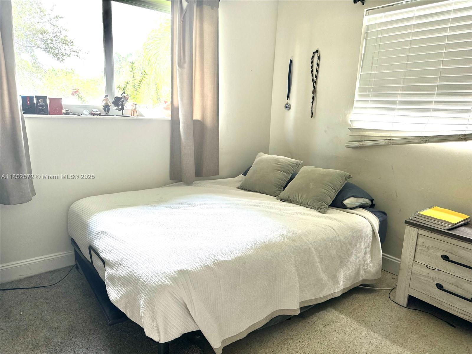 HOLLYWOOD HILLS - Residential Lease