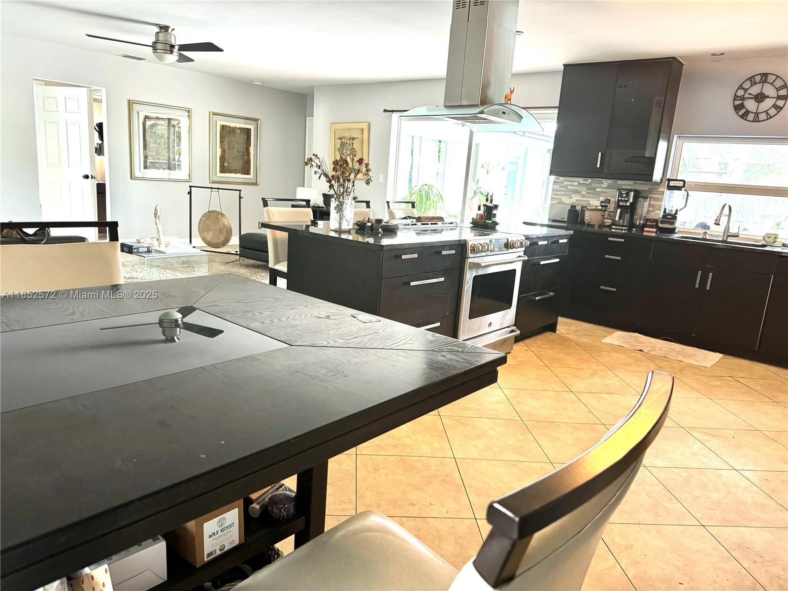 HOLLYWOOD HILLS - Residential Lease