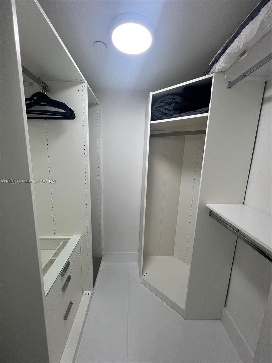 THE DECOPLAGE CONDO - Residential Lease