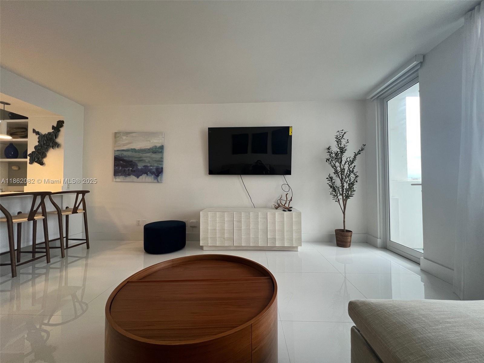 THE DECOPLAGE CONDO - Residential Lease