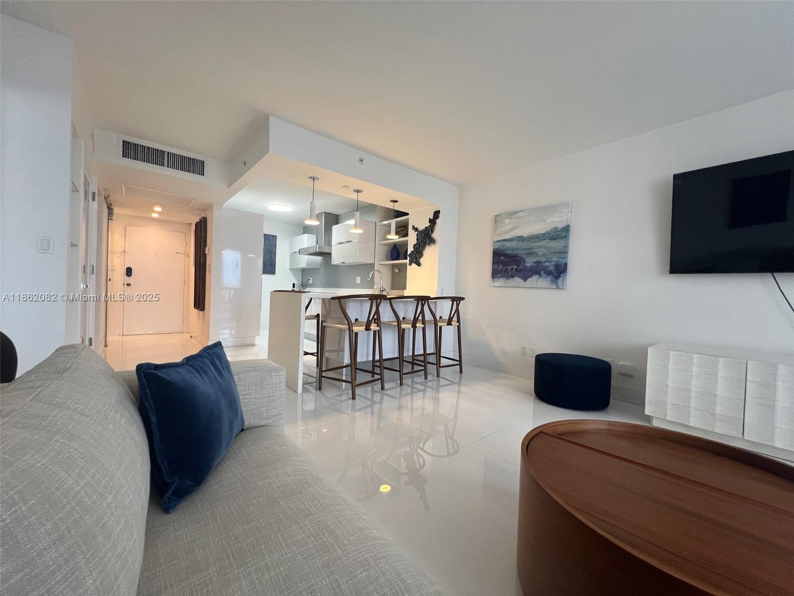 100 Lincoln Rd 1022