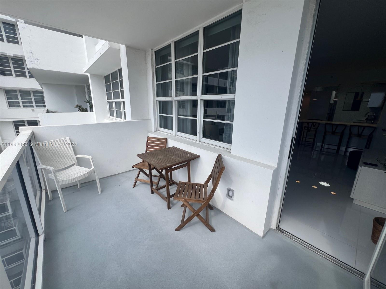 THE DECOPLAGE CONDO - Residential Lease